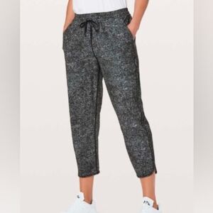 Lululemon Keep It Classic Crop Pant White Noise Alpine Swift White Black Size 8